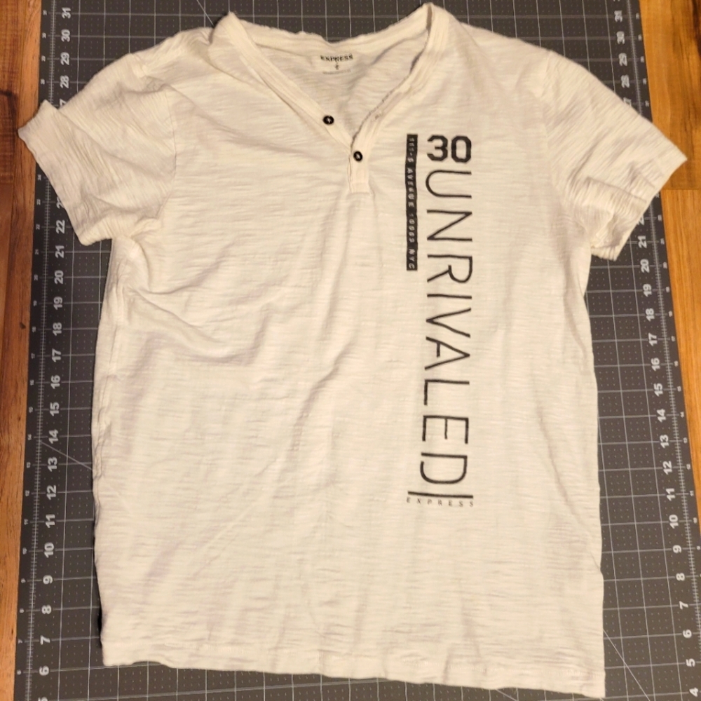 Mens Express T shirts size M